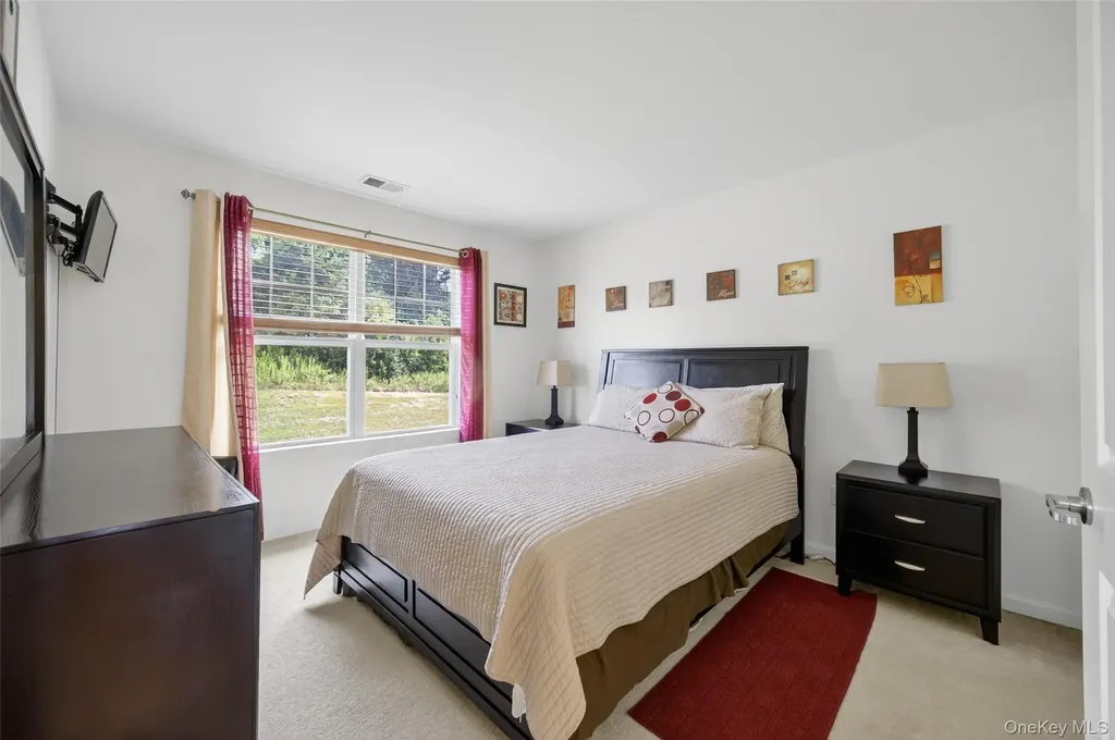 1802 Hawthorn Way New Windsor NY 12553