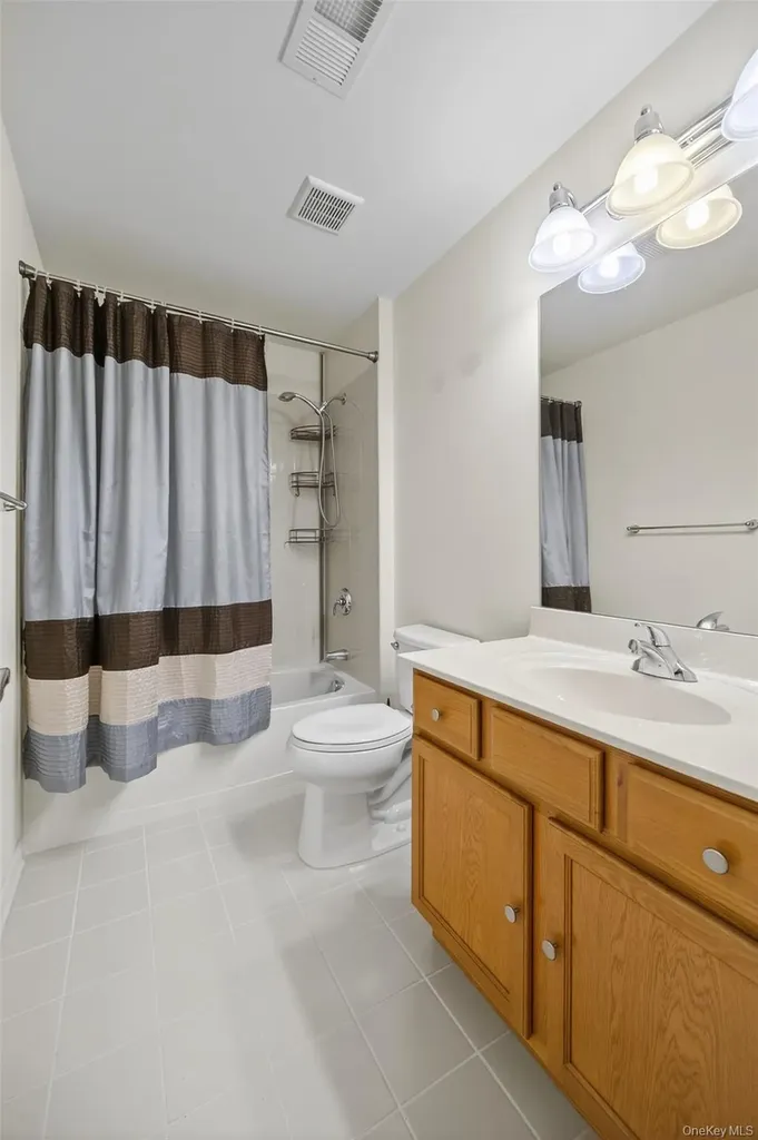 1802 Hawthorn Way New Windsor NY 12553