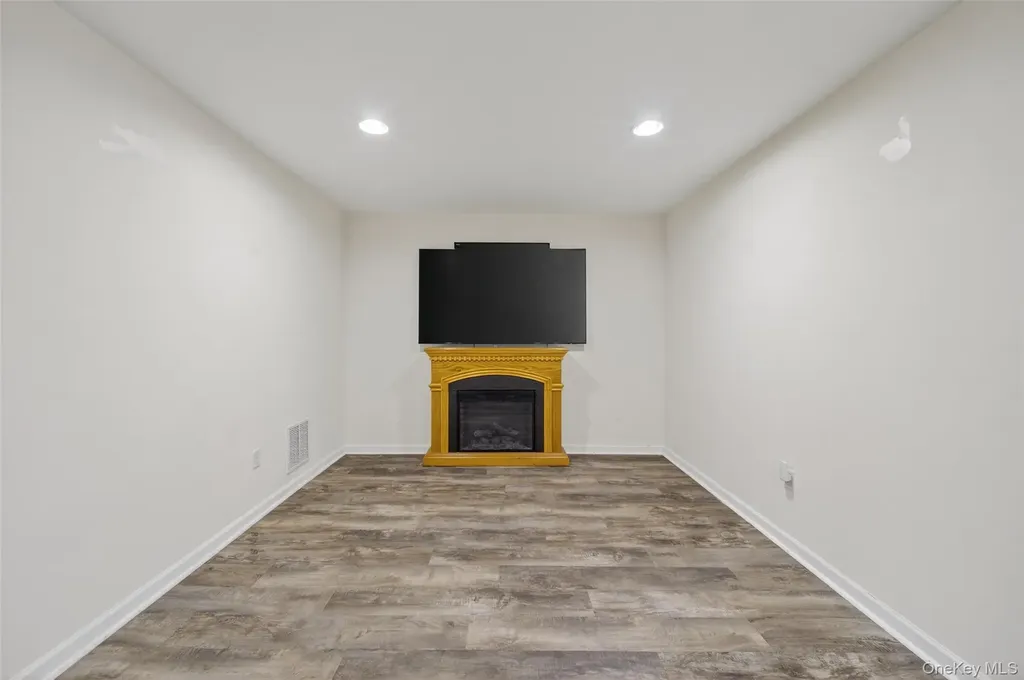 1802 Hawthorn Way New Windsor NY 12553