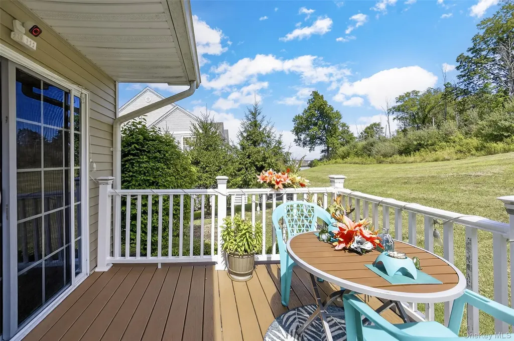 1802 Hawthorn Way New Windsor NY 12553