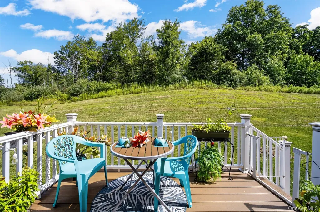 1802 Hawthorn Way New Windsor NY 12553