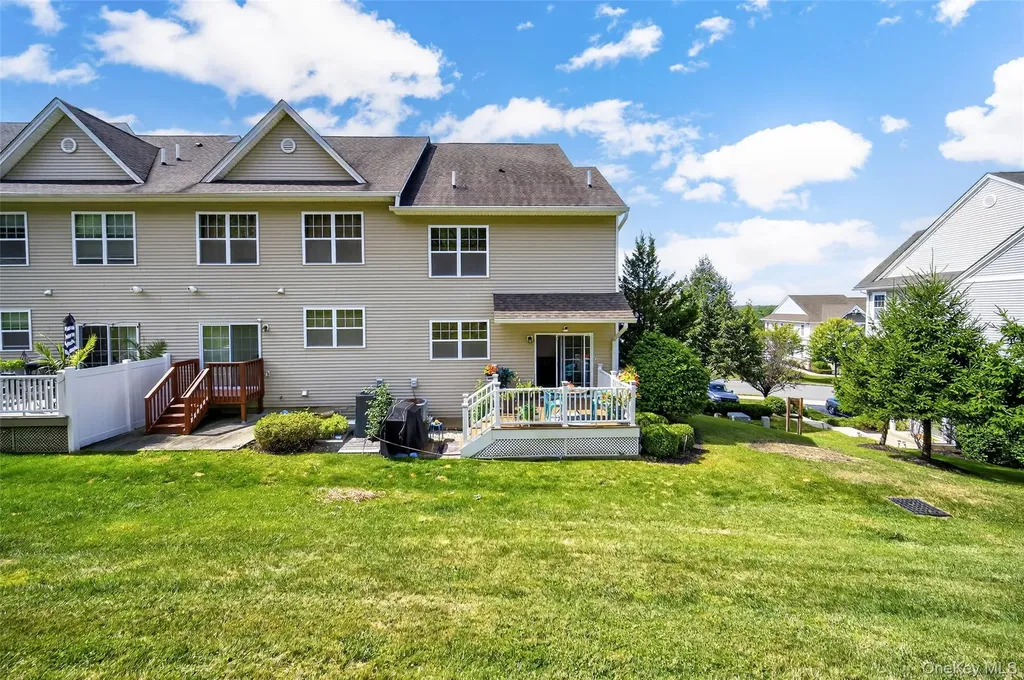 1802 Hawthorn Way New Windsor NY 12553