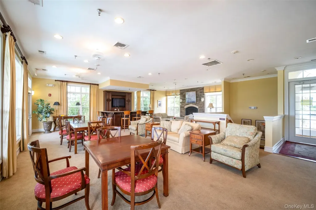 1802 Hawthorn Way New Windsor NY 12553
