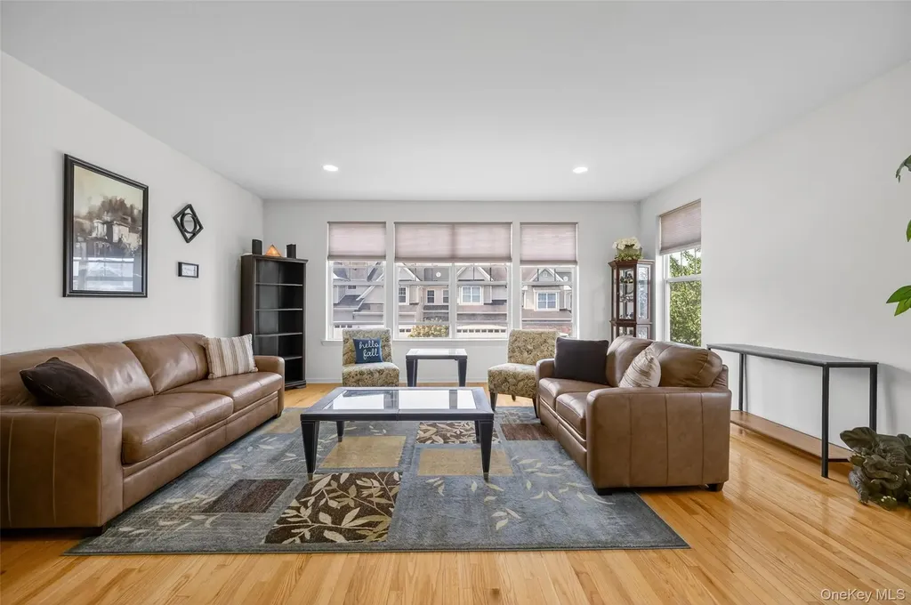 1802 Hawthorn Way New Windsor NY 12553