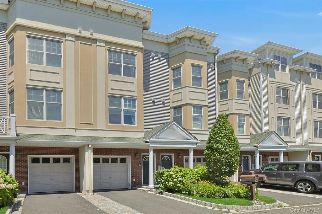 7 Edge Water Lane Haverstraw NY 10927