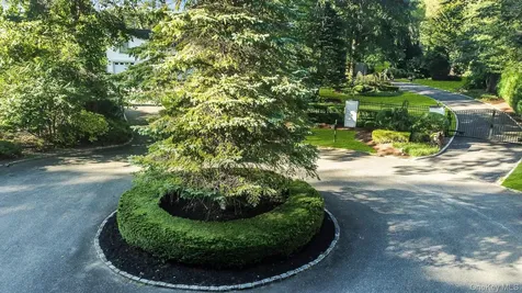 5 Carol Lane Upper Brookville NY 11545