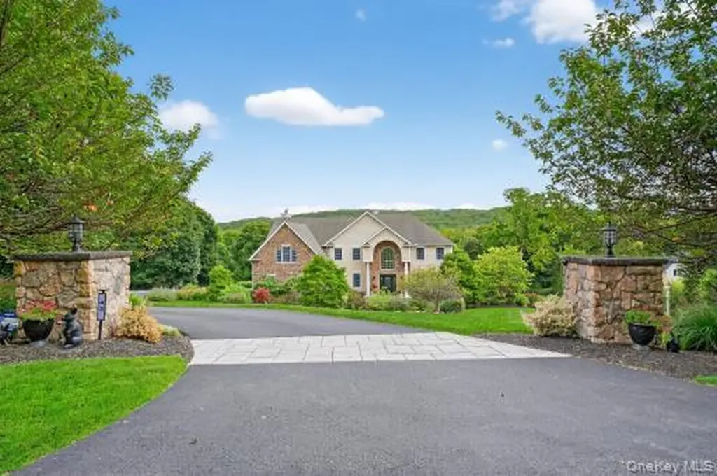 43 Kayla Lane Mahopac NY 10541