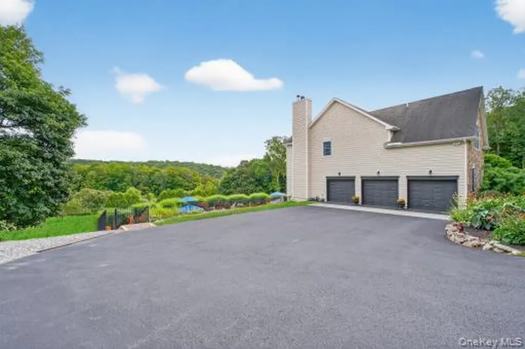 43 Kayla Lane Mahopac NY 10541