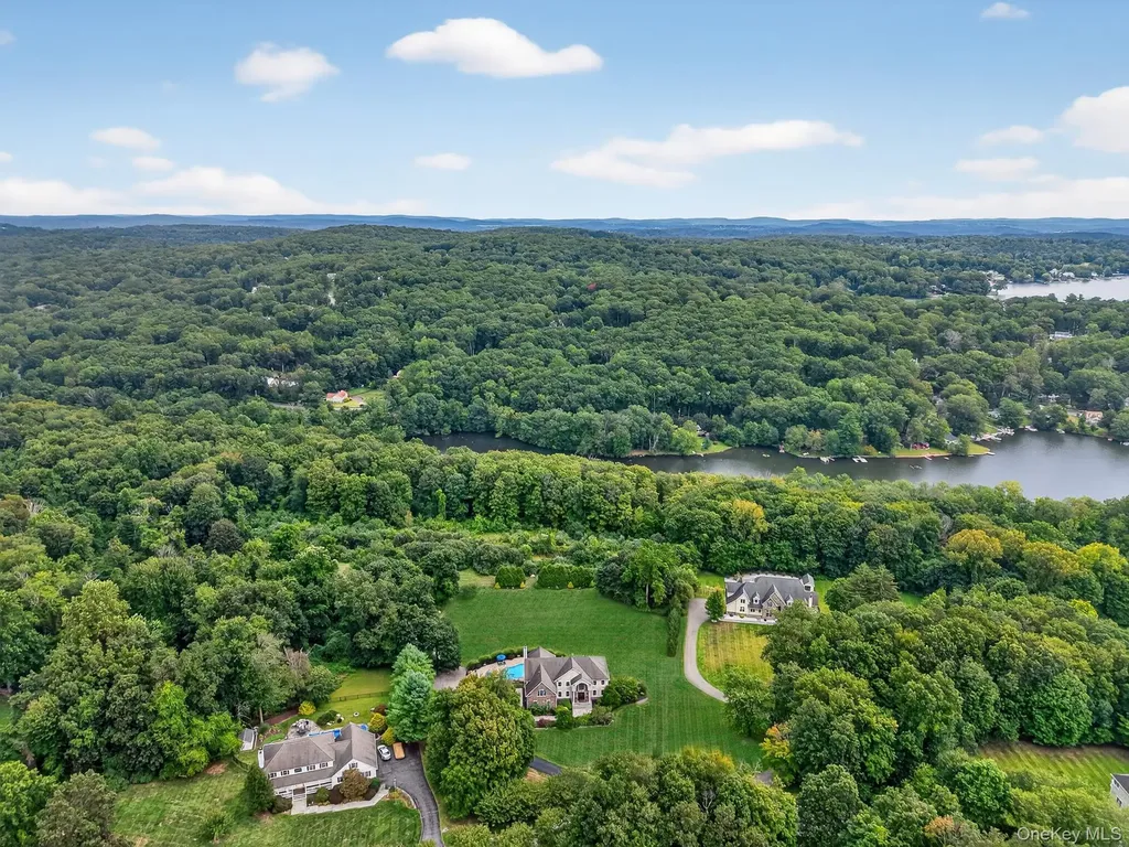 43 Kayla Lane Mahopac NY 10541