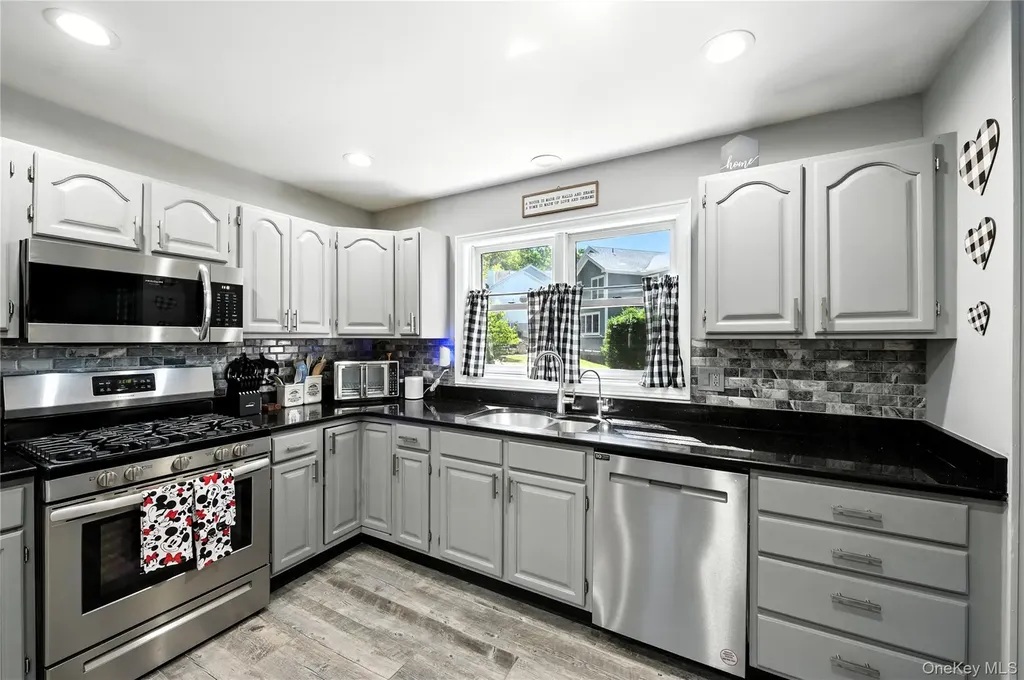 11 Nottingham Way Mahopac NY 10541