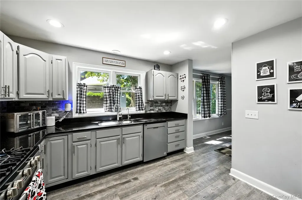 11 Nottingham Way Mahopac NY 10541