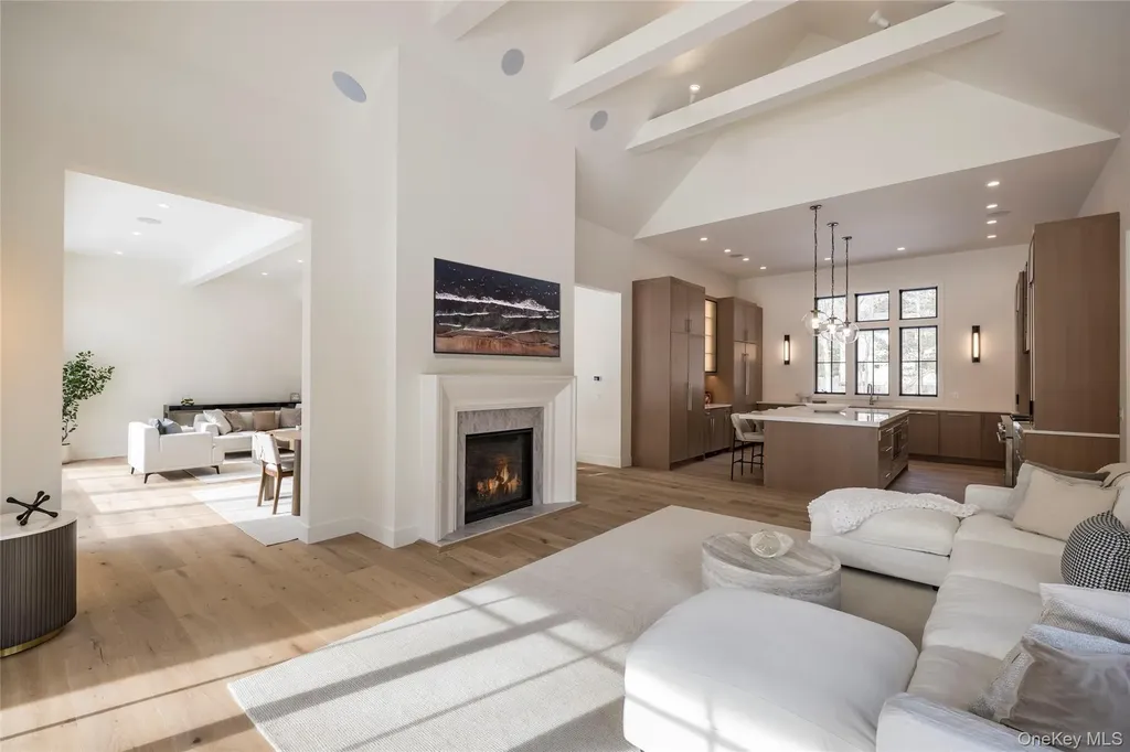 33 Harbor View Drive East Hampton NY 11937