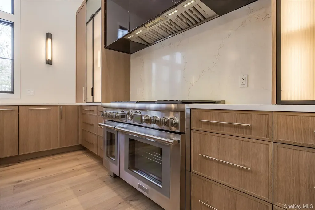 33 Harbor View Drive East Hampton NY 11937