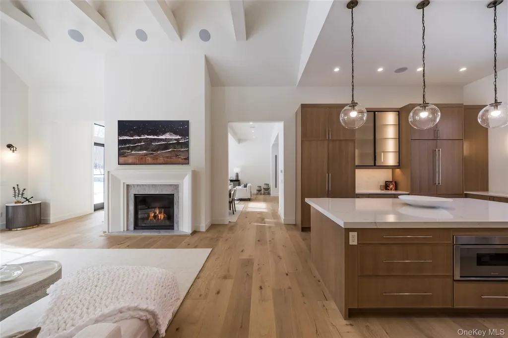 33 Harbor View Drive East Hampton NY 11937