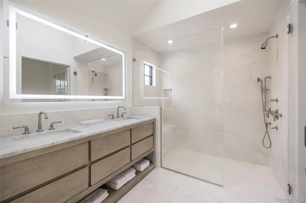 33 Harbor View Drive East Hampton NY 11937