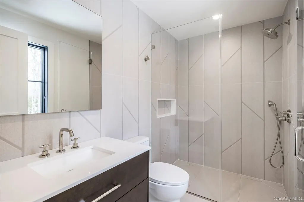 33 Harbor View Drive East Hampton NY 11937