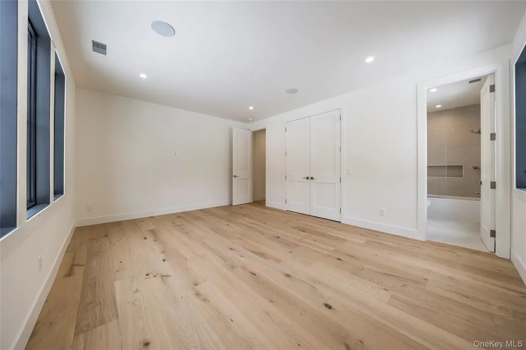 33 Harbor View Drive East Hampton NY 11937