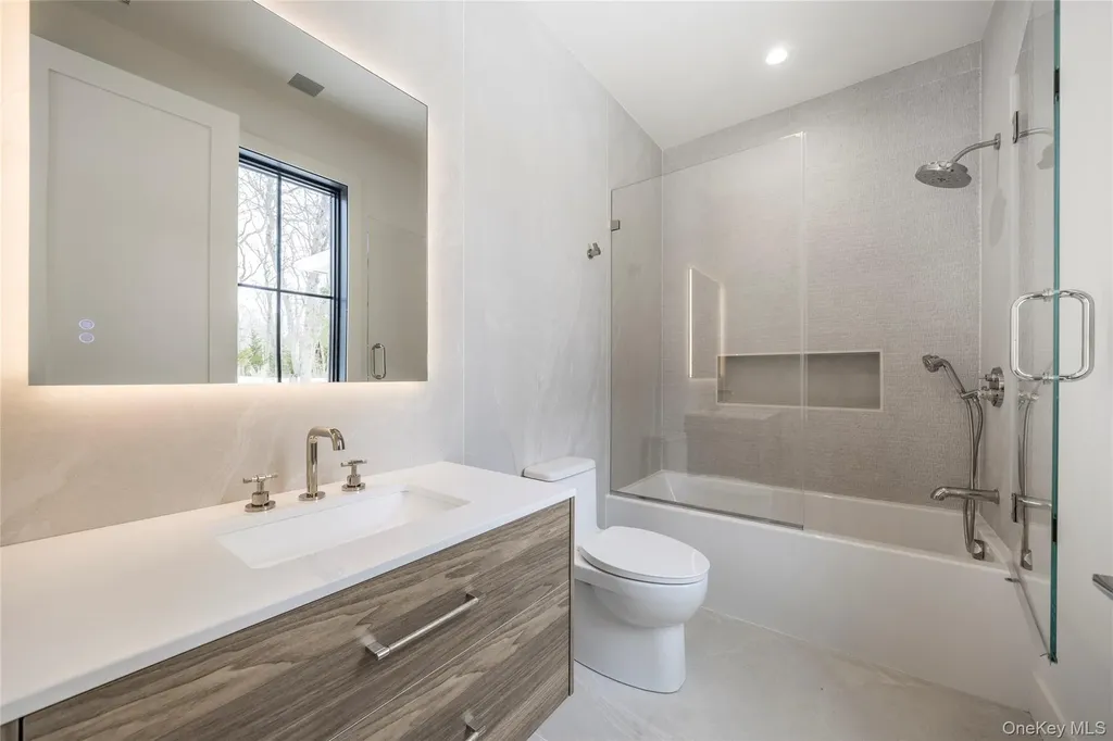 33 Harbor View Drive East Hampton NY 11937