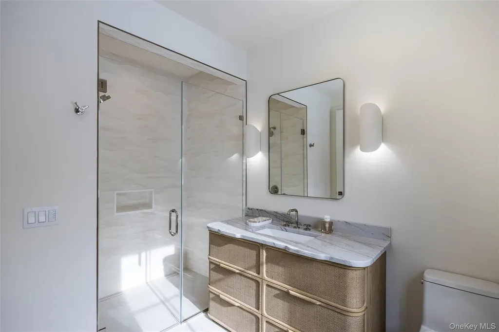 33 Harbor View Drive East Hampton NY 11937