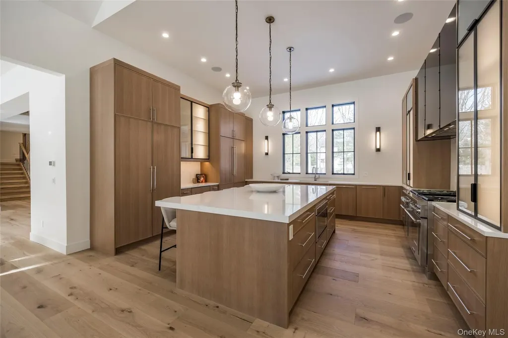33 Harbor View Drive East Hampton NY 11937