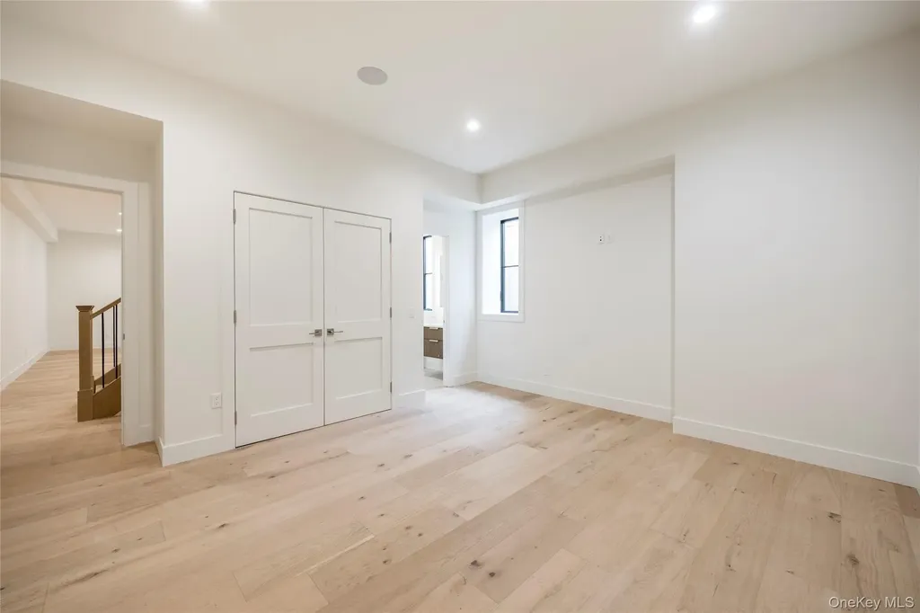 33 Harbor View Drive East Hampton NY 11937