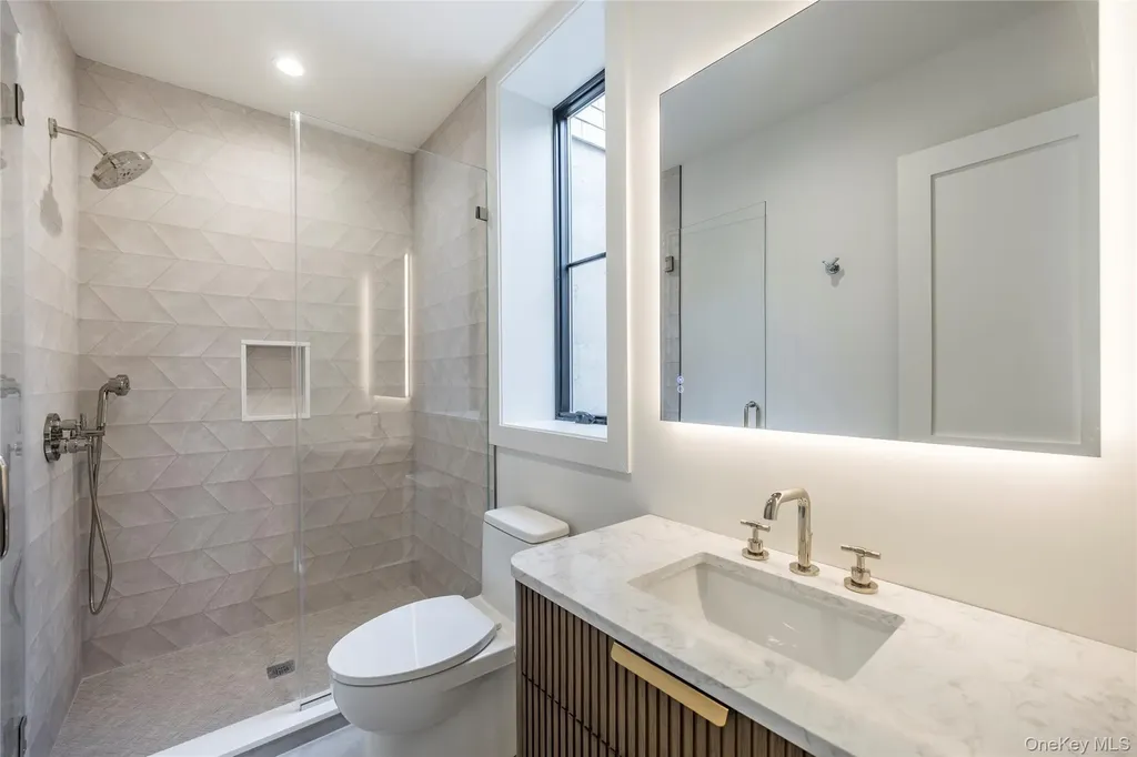 33 Harbor View Drive East Hampton NY 11937