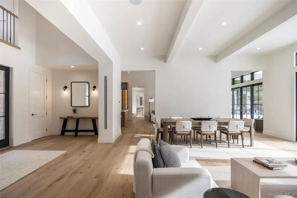 33 Harbor View Drive East Hampton NY 11937