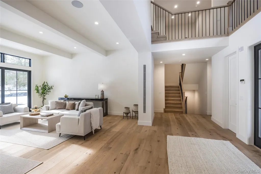 33 Harbor View Drive East Hampton NY 11937