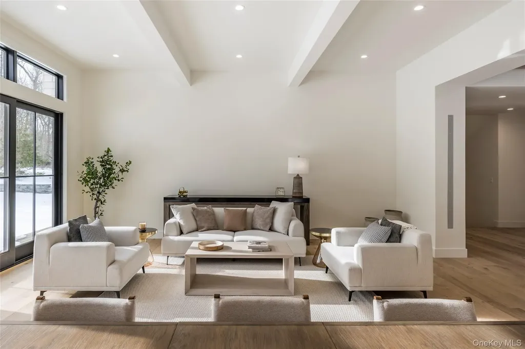 33 Harbor View Drive East Hampton NY 11937