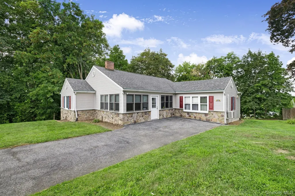11 Mountain View Road Poughkeepsie NY 12603