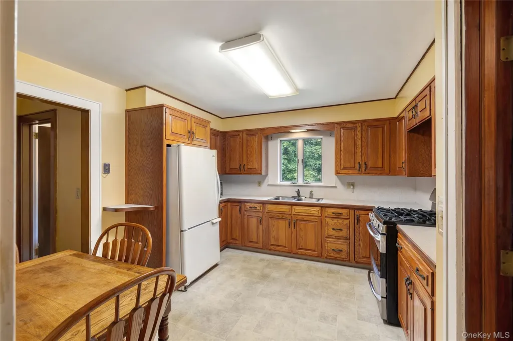 11 Mountain View Road Poughkeepsie NY 12603