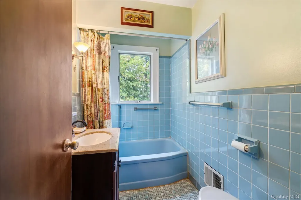11 Mountain View Road Poughkeepsie NY 12603