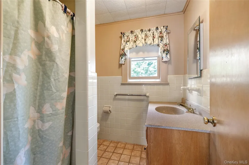 11 Mountain View Road Poughkeepsie NY 12603