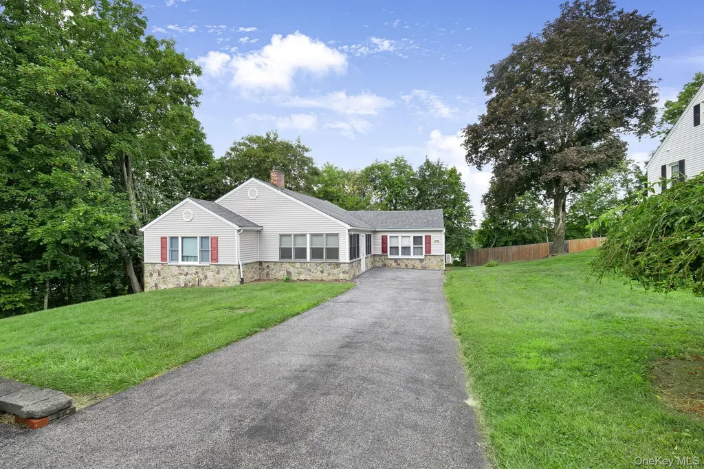 11 Mountain View Road Poughkeepsie NY 12603