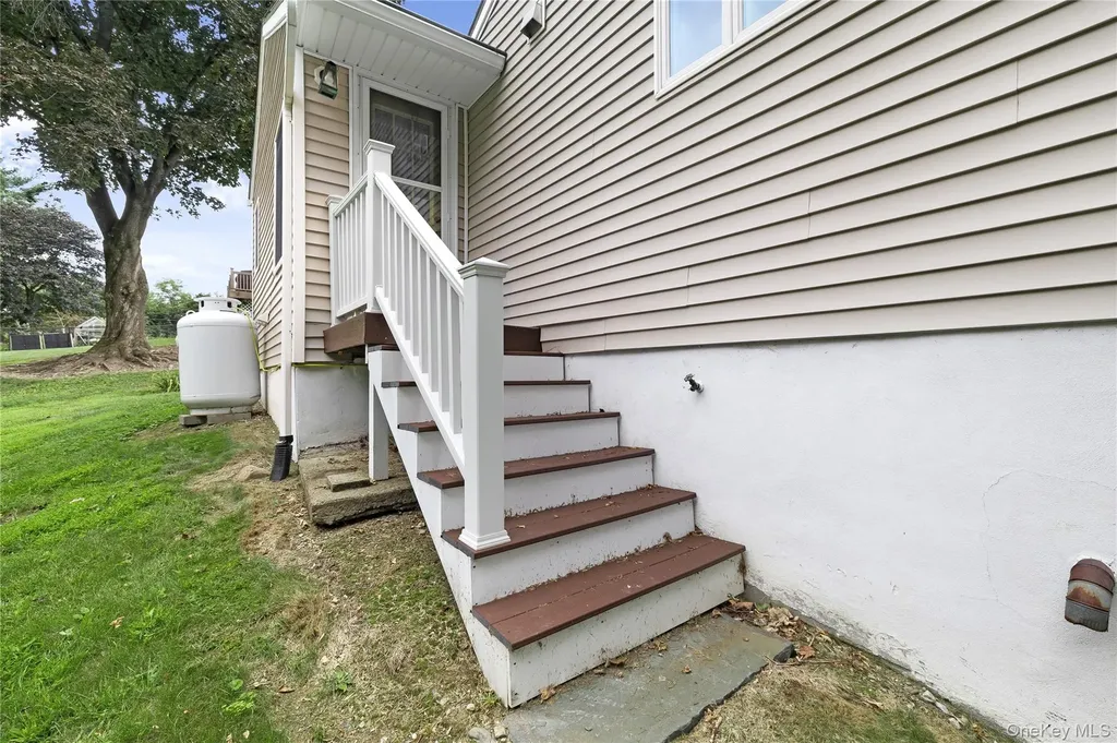 11 Mountain View Road Poughkeepsie NY 12603