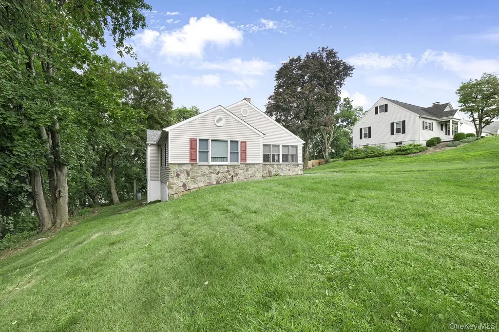 11 Mountain View Road Poughkeepsie NY 12603