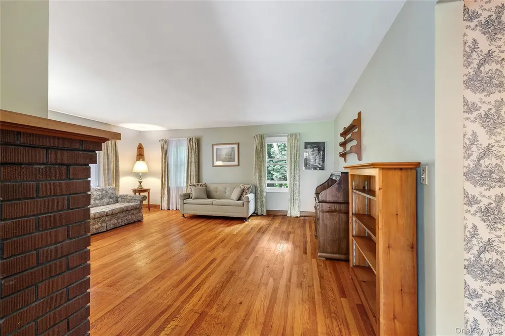 11 Mountain View Road Poughkeepsie NY 12603