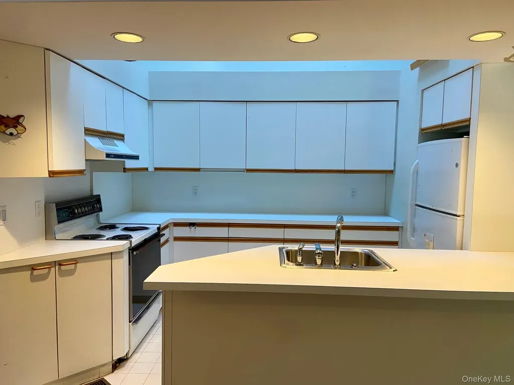 16 Karin Drive East Hampton NY 11937