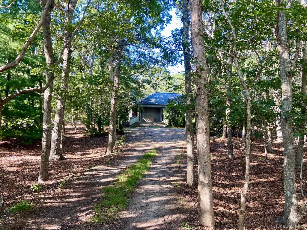 16 Karin Drive East Hampton NY 11937