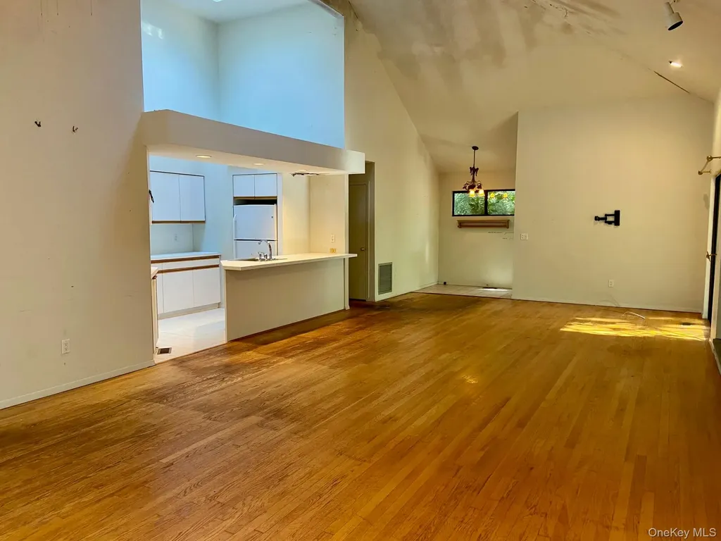 16 Karin Drive East Hampton NY 11937