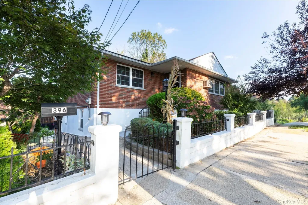 396 King Avenue Bronx NY 10464