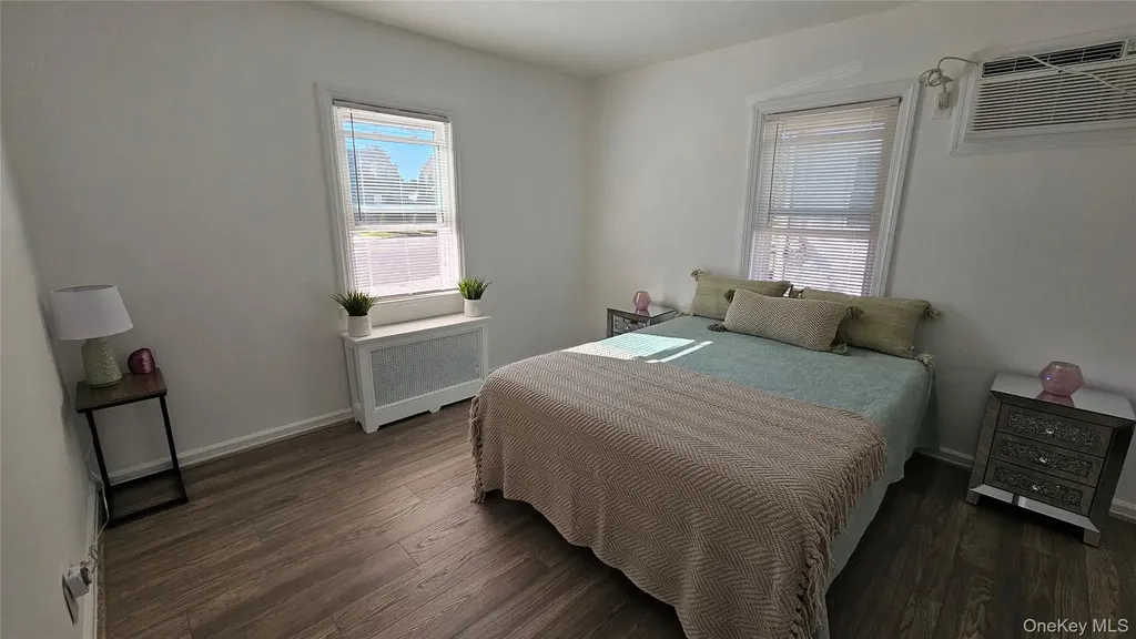 956 Hillside Boulevard New Hyde Park NY 11040