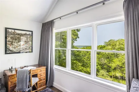 29 Oyster Pond Lane East Hampton NY 11937