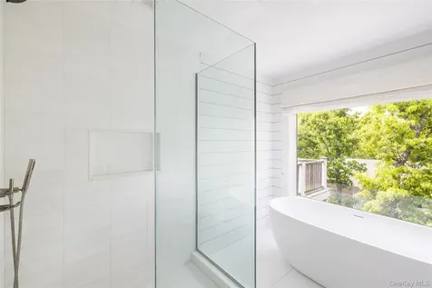 29 Oyster Pond Lane East Hampton NY 11937