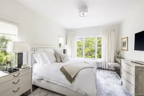 29 Oyster Pond Lane East Hampton NY 11937