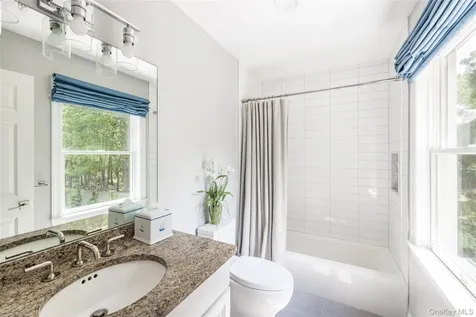 29 Oyster Pond Lane East Hampton NY 11937