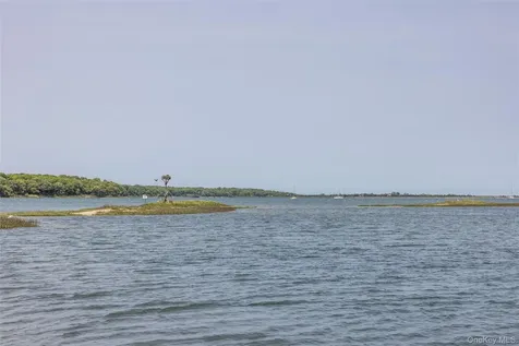 29 Oyster Pond Lane East Hampton NY 11937