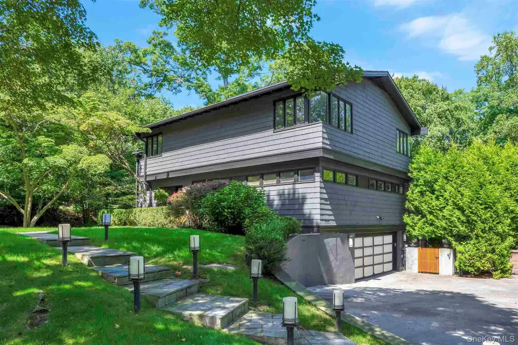 14 Leatherstocking Lane Mamaroneck NY 10543