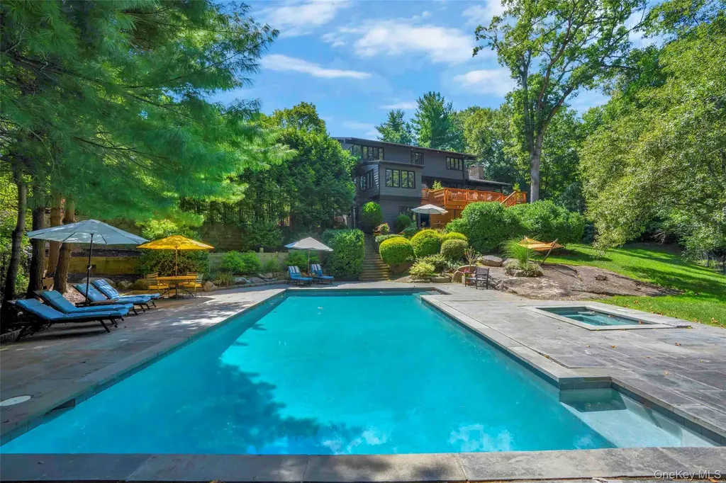 14 Leatherstocking Lane Mamaroneck NY 10543