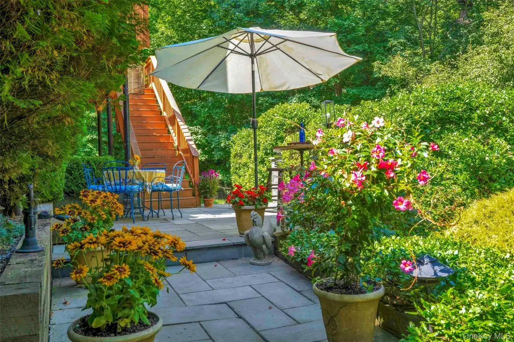 14 Leatherstocking Lane Mamaroneck NY 10543